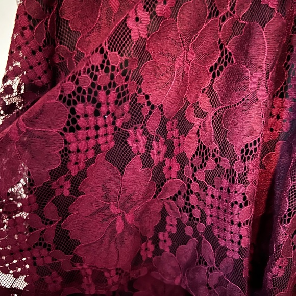 Lulu’s lace ruffle tier dress in wine and black - Picture 3 of 6